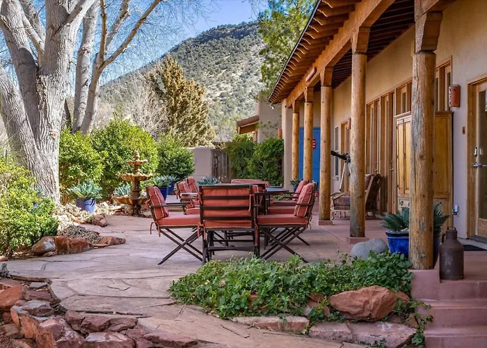 King Bedroom - Shared Hot Tub - Breakfast Included