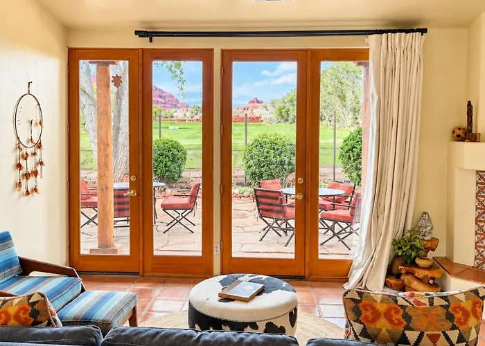King Bedroom - Shared Hot Tub - Breakfast Included Apartment *