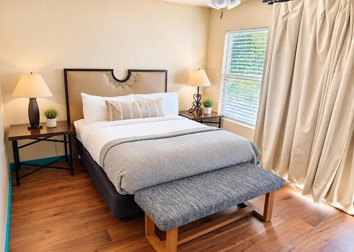 King Bedroom - Shared Hot Tub - Breakfast Included * Sedona